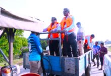 மன்னாரில் பாதிக்கப்பட்ட மக்களை பார்வையிட்ட ஆளுநர்!