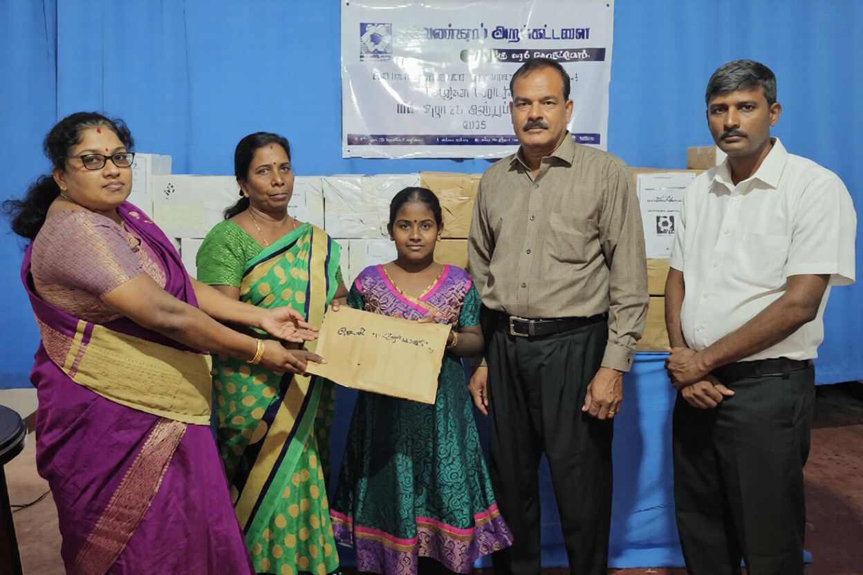 உண்டியல் பணத்தை கொடுத்துதவிய சிறுமி!