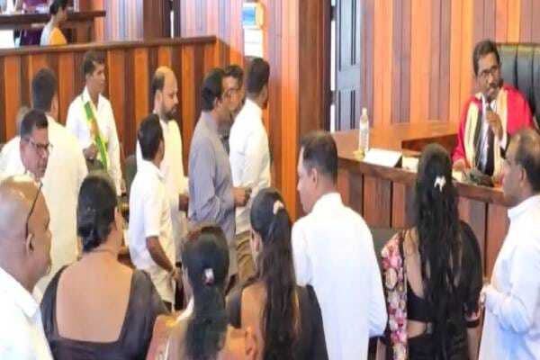 காலி மாநகர உறுப்பினர்கள் ஐவர் கைது!