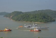 திருகோணமலையில் இந்திய நிவாரணப் பொருட்கள் வழங்கப்படுகிற தருணம்