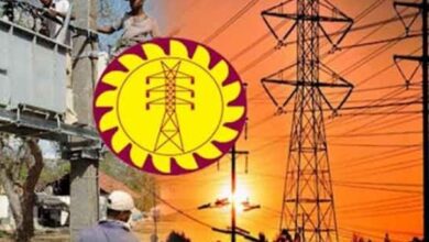 சேதமான மின்கம்பியை சரிசெய்ய மின்வாரிய தொழிலாளர்கள் அவசர பணி செய்த