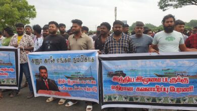 இந்திய இழுவைப் படகுகளைத் தடுக்கக் கோரி யாழில் மீனவர்கள் பாரிய போராட்டம்..!