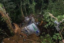 கொலம்பியாவில் பேருந்து பள்ளத்தாக்கில் வீழ்ந்ததில் 17 பேர் பலி!