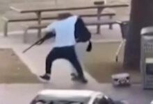 சிட்னி - போண்டி கடற்கரையில் துப்பாக்கிச் சூடு நடத்திய நபரிடமிருந்து துப்பாக்கியைப் பறித்த 'ஹீரோ'!