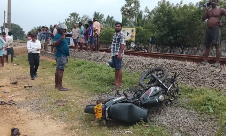 இத்தாவிலில் ரயிலுடன் மோதுண்டு குடும்பஸ்தர் பலி!