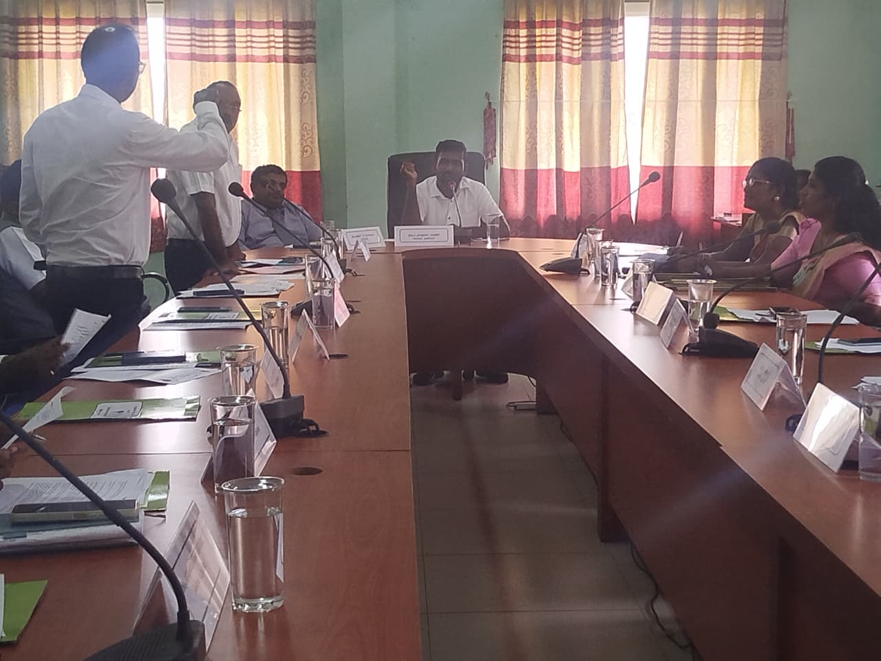 கட்டட அனுமதி இல்லாத வணிக நிலையங்களுக்கு ஒரு வருடகால அவகாசம்: பருத்தித்துறை பிரதேச சபை தீர்மானம்!