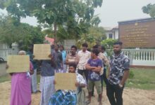 படகு வழங்கலில் முறைகேடு-வடமராட்சி கிழக்கு பிரதேச செயலகம் முன்பாக கவனயீர்ப்பு போராட்டம்