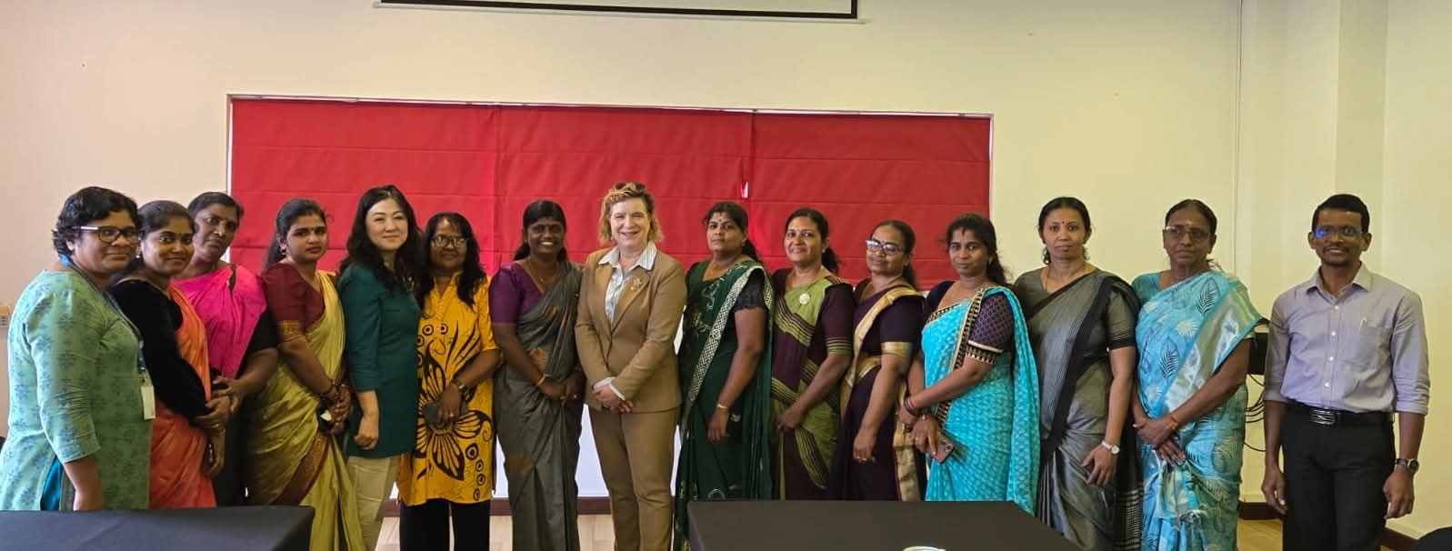 யாழ் மாவட்ட உள்ளூராட்சி மன்ற பெண் உறுப்பினர்களை சந்தித்த சர்வதேச இராஜதந்திரிகள்!