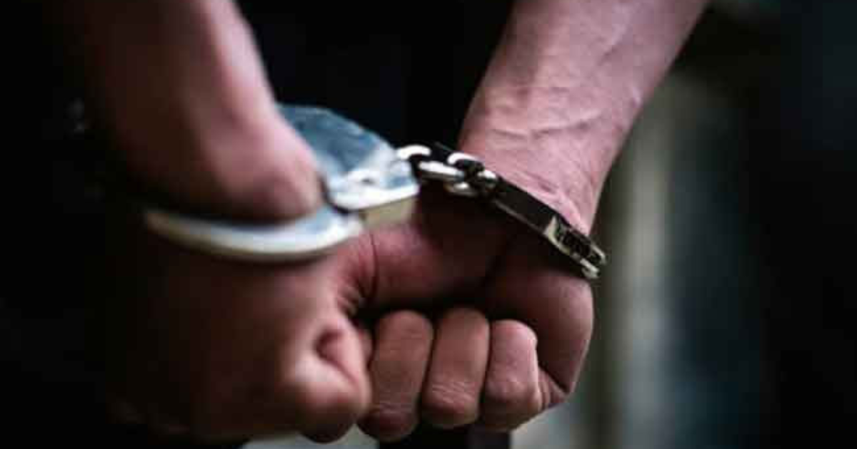 பாடசாலை மாணவர்களுக்கு கசிப்பு அருந்த கொடுத்த ஓய்வு பெற்ற இராணுவ வீரர் கைது!