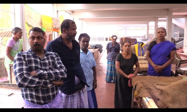 கொடிகாமம் பழக்கடை வியாபாரிகள் போராட்டத்தில்!