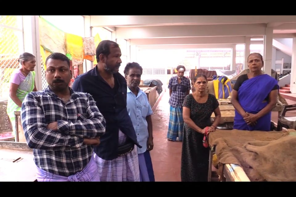 கொடிகாமம் பழக்கடை வியாபாரிகள் போராட்டத்தில்!