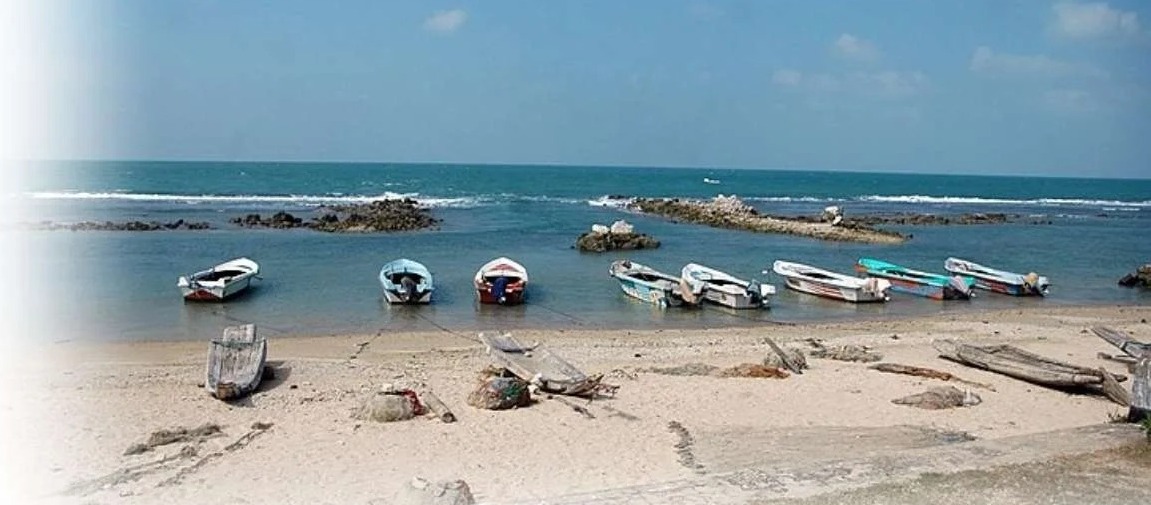 குப்பைக்காடாக காட்சியளிக்கிறது வடமராட்சி கடற்கரை