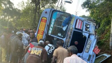 கொழும்பு - பதுளை வீதி களுபஹன பகுதியில் பேருந்து கவிழ்ந்ததில் சாரதி பலி: ஐவர் காயம்!