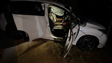 யாழ்.தென்மராட்சி கொடிகாமம் பருத்தித்துறை வீதியில் கார் ஒன்று மின் கம்பத்துடன் மோதி விபத்துக்குள்ளாகியுள்ளது.