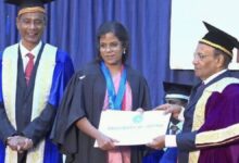 யாழ்.மருத்துவ பீடத்தில் 8 தங்கப் பதங்கள் வென்ற மாணவி!