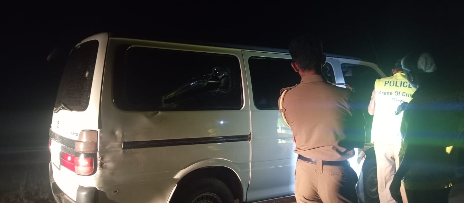 அல்லைபிட்டியில் ஹயஸ் மீது பொலிசார் துப்பாக்கிச் சூடு - ஒருவர் உயிரிழப்பு!