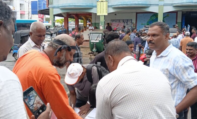 பருத்தித்துறையிலும் பல்கலையிலும் கையெழுத்துப் போராட்டங்கள்!