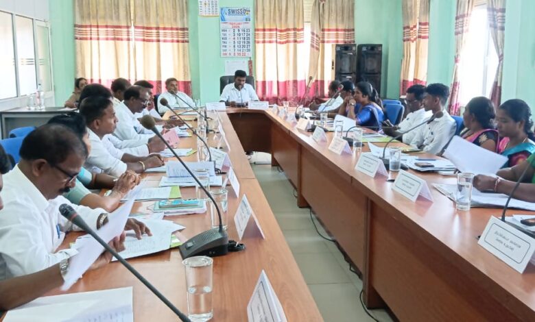 இராணுவ உணவகங்களில் பொதுமக்களுக்கு வியாபாரம் செய்வதை முற்றாக தடைசெய்ய பருத்தித்துறை பிரதேச சபையில் தீர்மானம் நிறைவேற்றப்பட்டுள்ளது.