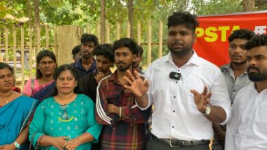 யாழ்.பல்கலை முன்றலில் தபால் கையெழுத்துப் போராட்டம்!