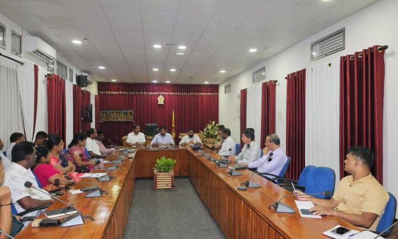 எதிர்வரும் வாரம் முதல் வேலை நாட்களை 4 நாட்களாக குறைத்து அநாவசிய எரிபொருள் செலவுகளை குறைக்க அரசு நடவடிக்கை!