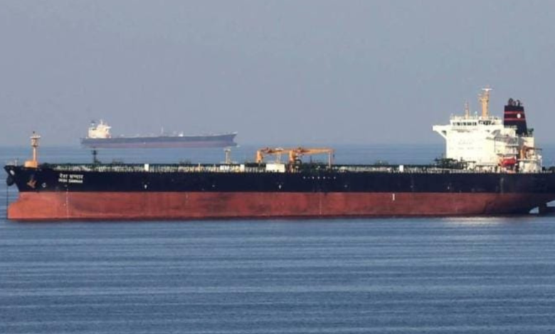 மூழ்கிக்கொண்டிருந்த ஈரான் கப்பலில் இருந்தவர்கள் மீட்ட இலங்கைக் கடற்படை!