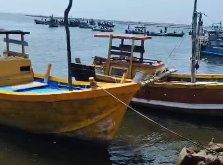 யாழில் படகு கவிழ்ந்ததில் இருவர் உயிரிழப்பு: காணாமல்போன இருவரைத் தேடும் பணி தொடர்கிறது!