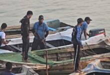 சட்டவிரோதமாக மணல் அகழ்ந்த 15 படகுகளுடன் இருவர் கிண்ணியாவில் கைது!