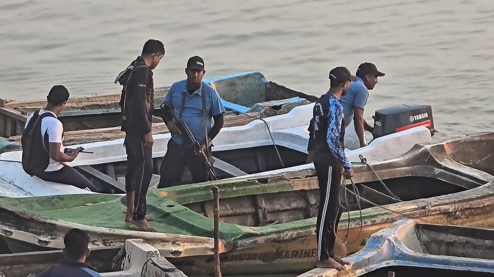 சட்டவிரோதமாக மணல் அகழ்ந்த 15 படகுகளுடன் இருவர் கிண்ணியாவில் கைது!