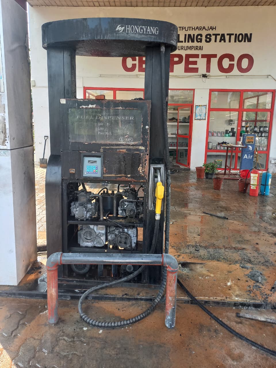 யாழ் உரும்பிராய் எரிபொருள் நிலையத்தில் தீ விபத்து