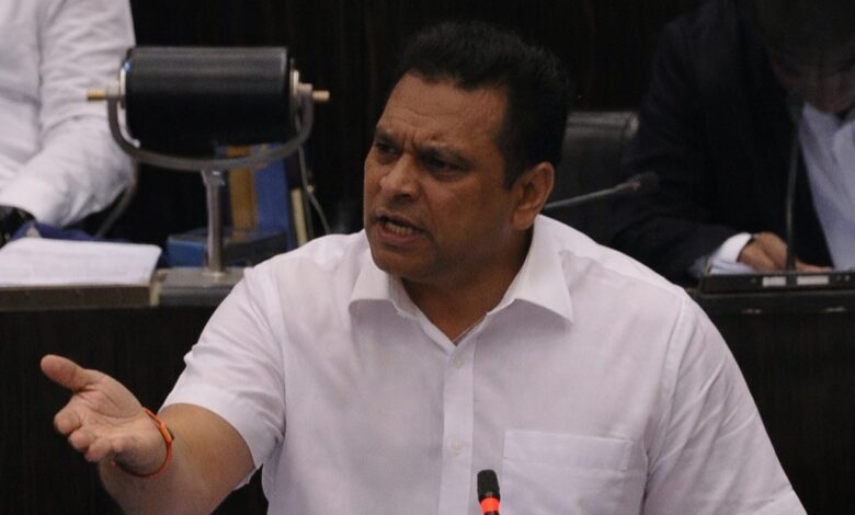 சுரேஷ் சாலே விடயத்தில் “விசித்திரமான சட்டம்” - தயாசிறி ஜயசேகர குற்றச்சாட்டு!