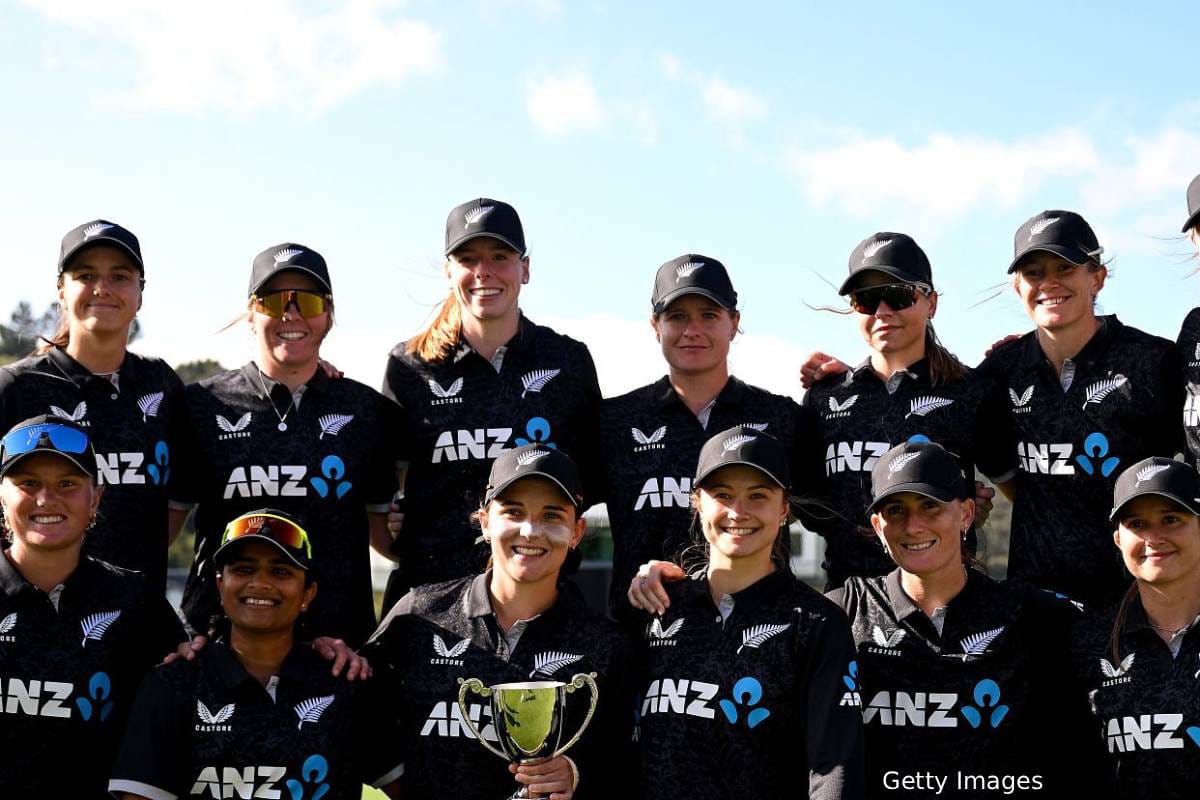 சிம்பாவேயுடனான தொடரைக் கைப்பற்றியது நியூசிலாந்து மகளிர் அணி!