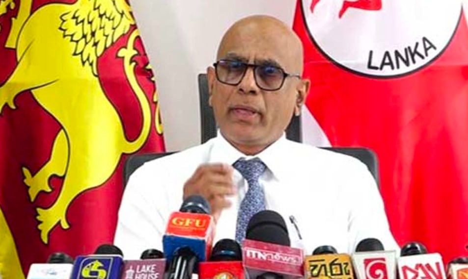 QR இன்றி எரிபொருள் வழங்கினால் ‘லைசென்ஸ்’ ரத்து – பெற்றோலிய கூட்டுத்தாபனம் எச்சரிக்கை!