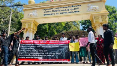 பொலிஸ் விசாரணைக்கு எதிர்ப்பு தெரிவித்து யாழ்.பல்கலைக்கழக மாணவர்கள் போராட்டம்!