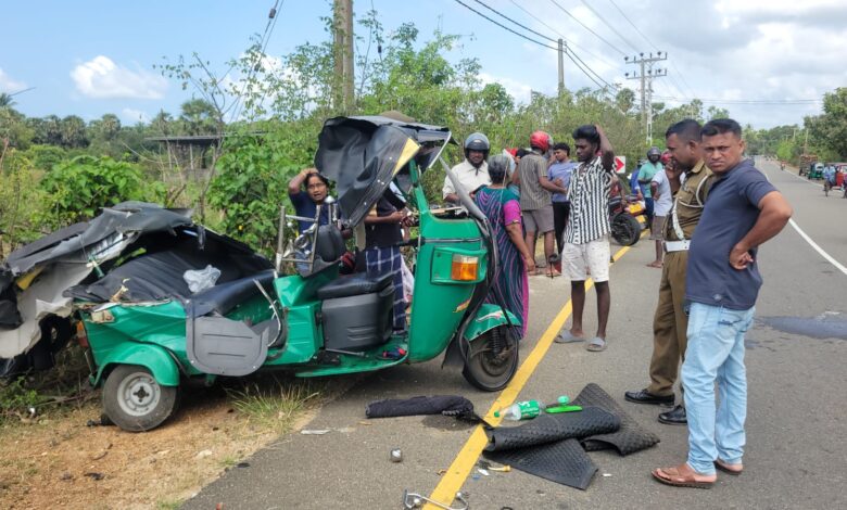 யாழ்.சரசாலை வாகன விபத்தில் தாயும் மகளும் பலி!