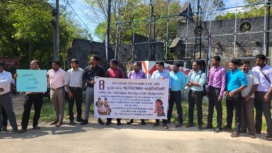 வடக்கு மாகாண ஆளுநர் அலுவலகம் முன்பாக ஆசிரியர்கள் போராட்டம்!