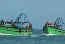 இந்திய மீவர்கள் 9 பேர் காரைநகர் கடலில் கைது!