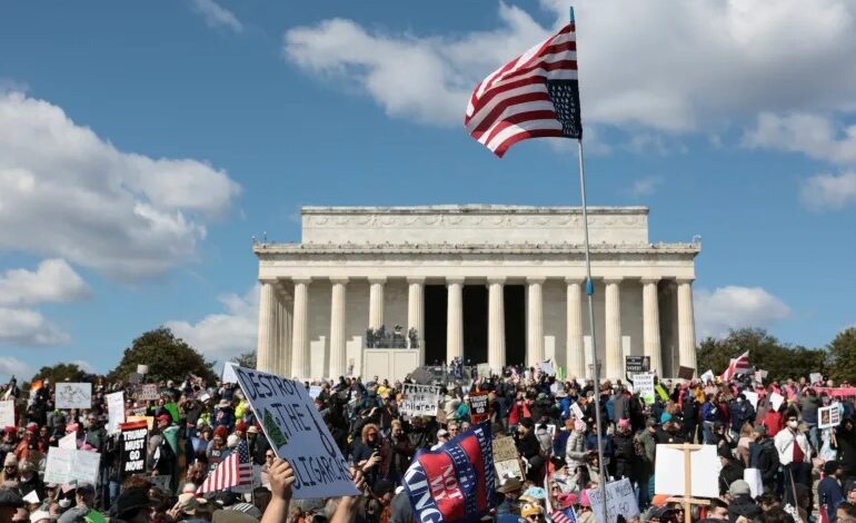 அமெரிக்க ஐனாதிபதி டொனால்ட் ட்ரம்ப்பை, பதவி விலக்க் கோரி போராட்டங்கள்!