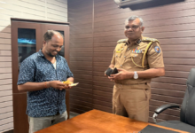 தான் கண்டெடுத்த பணப்பையை உரியவரிடம் ஒப்படைத்த யாழ்.பிராந்திய பொலிஸ் அத்தியட்சகர்!