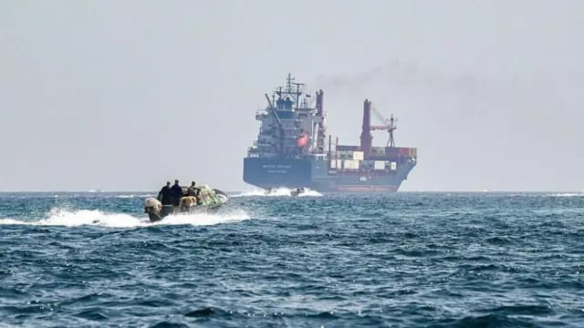 ஹோர்முஸ் நீரிணை போக்குவரத்தை வழமைக்கு கொண்டுவருமாறு ஈரானிடம் வலியுறுத்தியது சீனா!