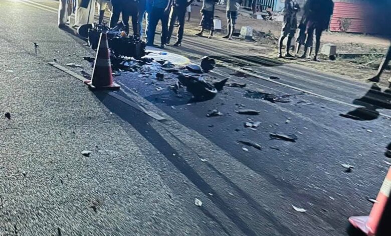 கிளிநொச்சி தர்ம்புரத்தில் கோர விபத்து - இளைஞர்கள் இருவர் பலி!