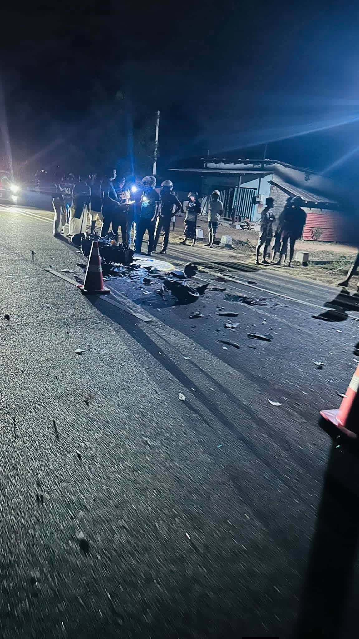 கிளிநொச்சி தர்ம்புரத்தில் கோர விபத்து - இளைஞர்கள் இருவர் பலி!