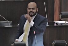 நாடாளுமன்றத்தில் பெரும் பரபரப்பு: சாணக்கியன் எம்பியை வெளியேற்றுவதாக சபாநாயகர் எச்சரிக்கை!