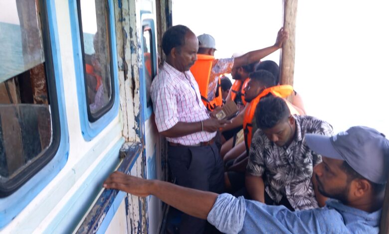 ஐம்பதிற்கும் மேற்பட்ட பயணிகளை ஏற்றாது சென்ற நெடுந்தாரகை!