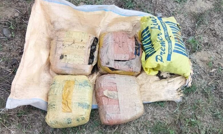 யாழ்.கொடிகாமம் பொலிஸ் நிலைய அயல் பாணியிலிருந்து கஞ்சா மீட்பு!