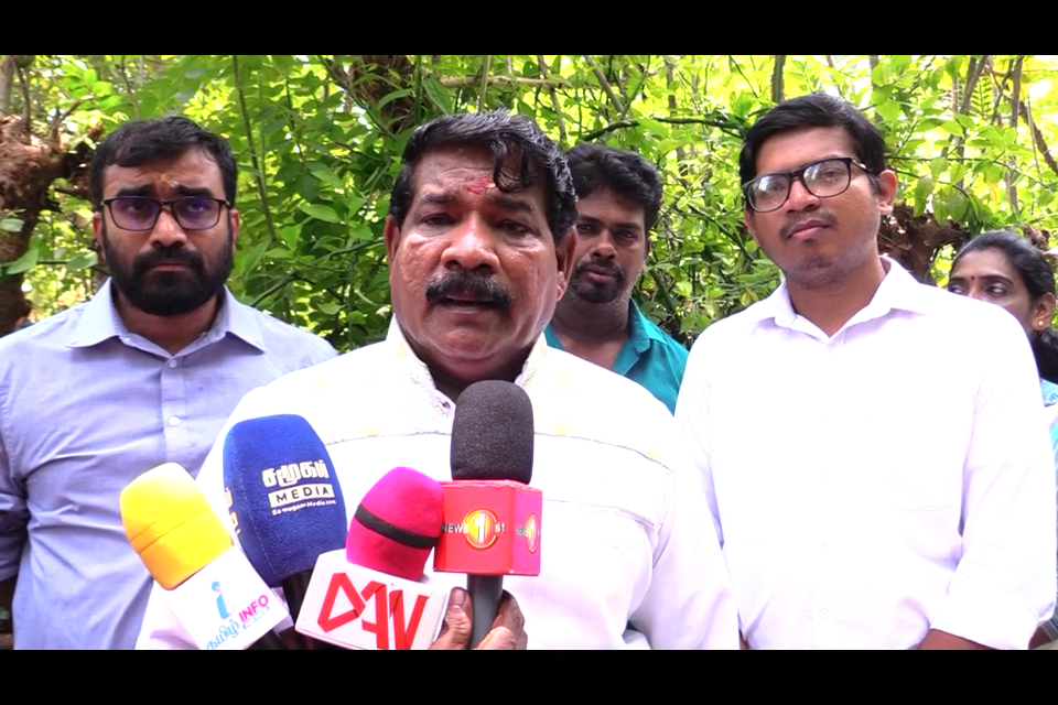 ஊழல் இலஞ்ச குற்றச்சாட்டுக்கள் மற்றும், உயிரத்த ஞாயிறு தாக்குதல் குற்ற சாட்டுகளில் தப்பிப்பதற்காகவே எதிர் கட்சிகளின் கூட்டணி அமைந்துள்ளதாக கடற்றொழில் அமைச்சர் இராமலிங்கம் சந்திர சேகர் குற்றம் சாட்டினார்.