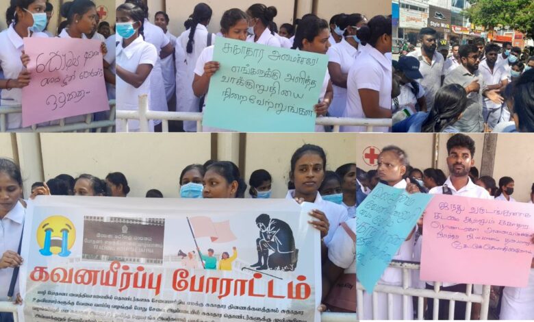 சுகாதார தொண்டர்கள் யாழ்.போதனா வைத்தியசாலை முன்பாக போராட்டம்