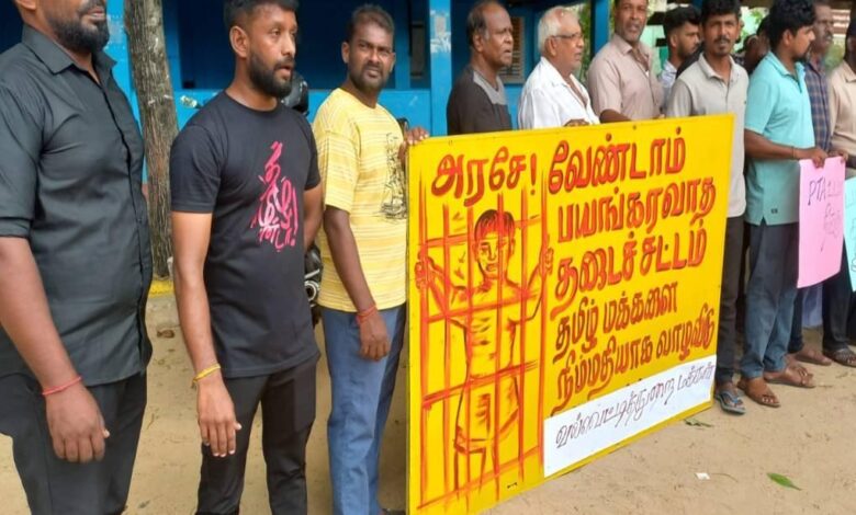 சொல்லிசைப் பாடகர் சங்கீத்சனை விடுதலை செய்யக்கோரி வல்வெட்டித்துறையில் போராட்டம்!