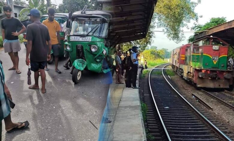 நீர்கொழும்பு பகுதியில் ரயிலுடன் முச்சக்கரவண்டி மோதுண்டதில் இருவர் உயிரிழந்துள்ளனர். இந்த விபத்து இன்று (09) காலையில் இடம்பெற்றுள்ளது. கப்புவத்தை - கந்தானை ...