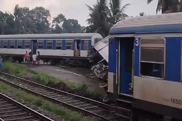 அளுத்கமவில் ரயிலுடன் முச்சக்கரவண்டி மோதியதில் சாரதி பலி!