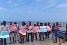 இந்திய மீனவர்களின். ஆக்கிரமிப்புக்கு எதிராக புங்குடுதீவு மீனவர்கள் போராட்டம்!